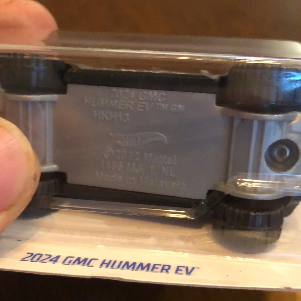 2024 GMC Hummer EV Barbie edition- Gray
